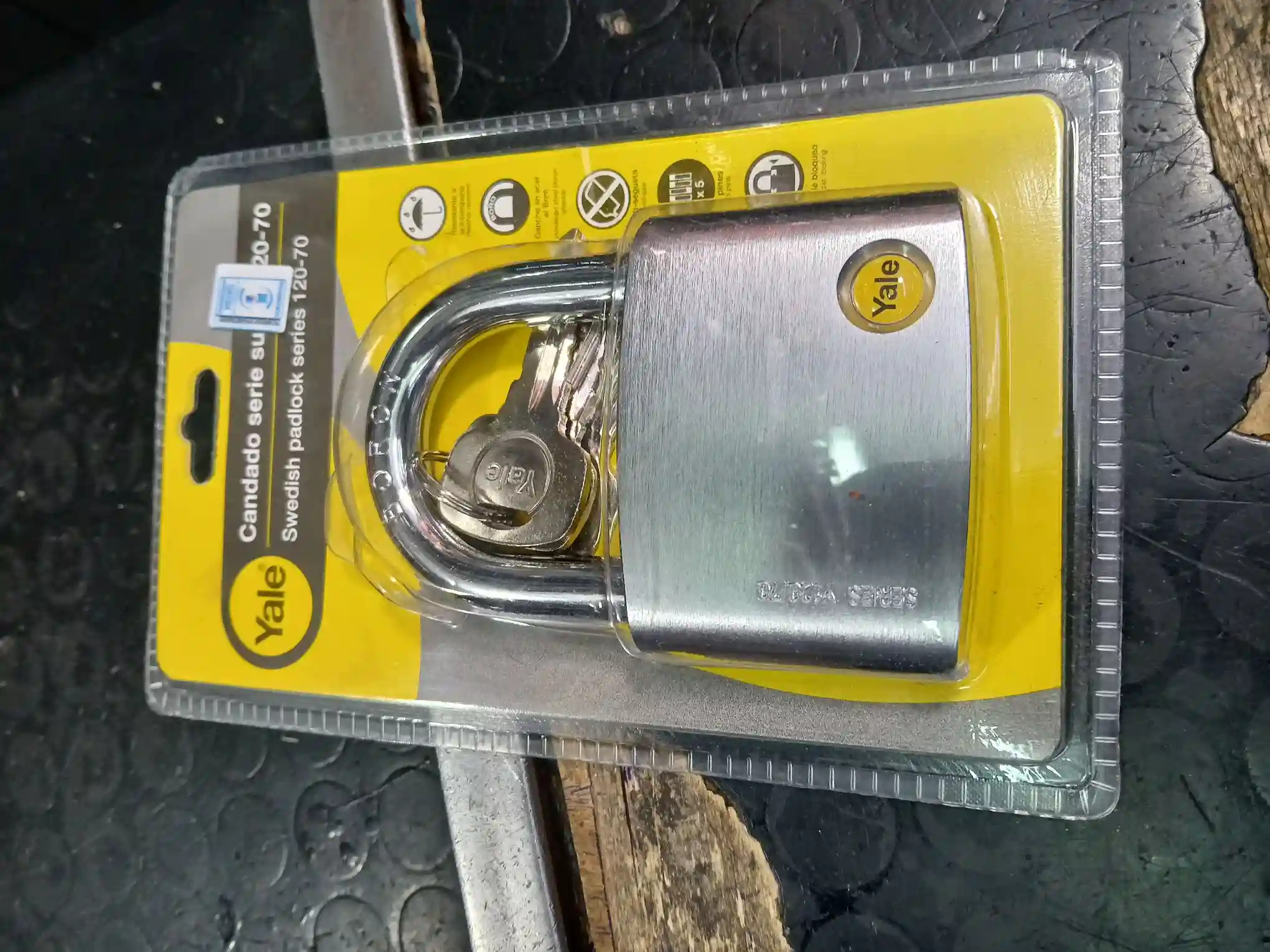 Yale Heavy duty padlock  - Image 2